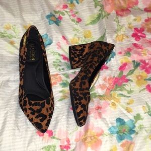 Block heel cheetah print pump